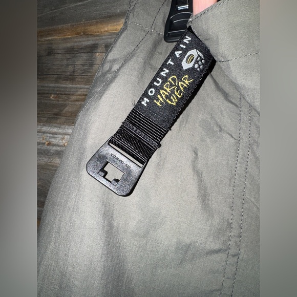 Womens pants mountain hardwear- size 8- - Picture 4 of 5